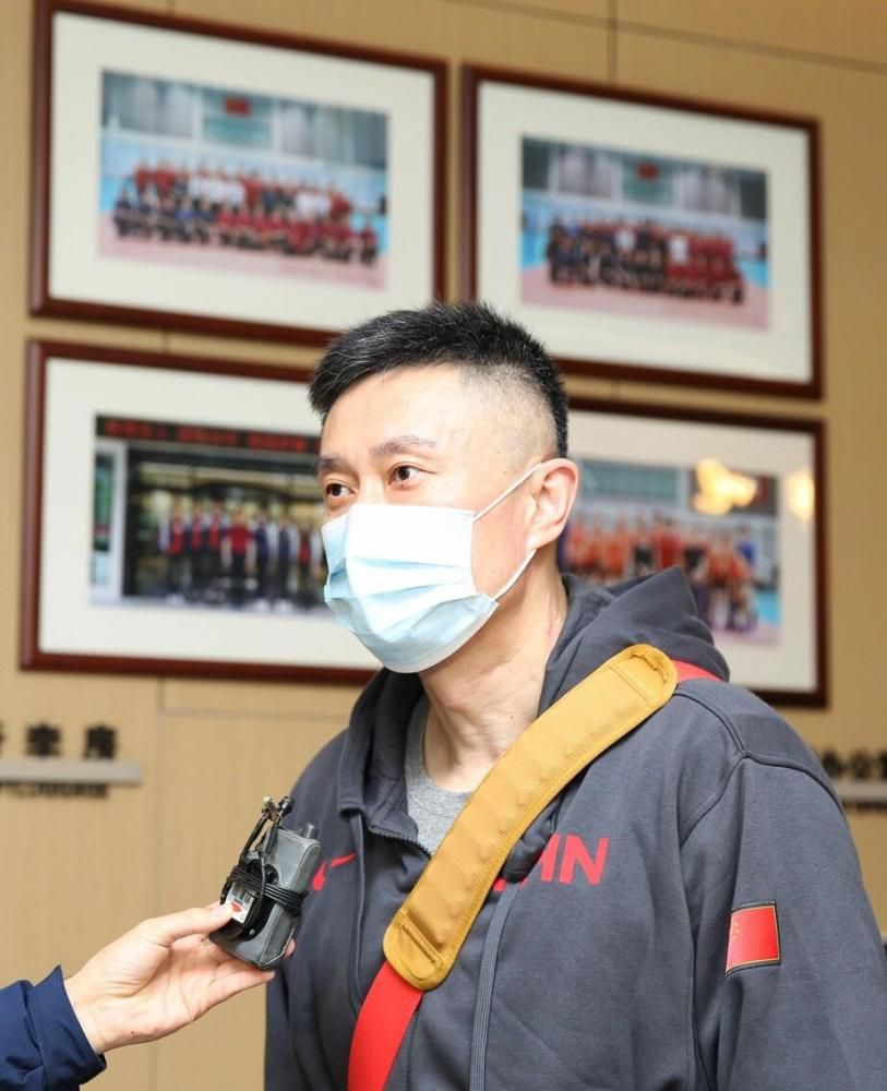 ）　　《双城记》的主题是19世纪的法国年夜革命。